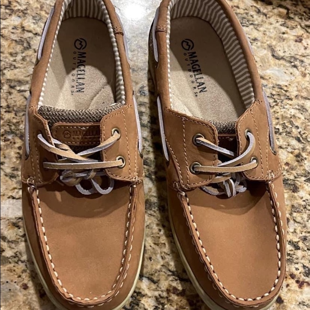 Brand new never worn Magellan boat shoes size 7
